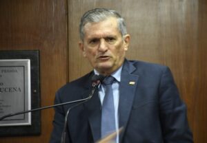 Líder do Governo defende parcerias público-privadas